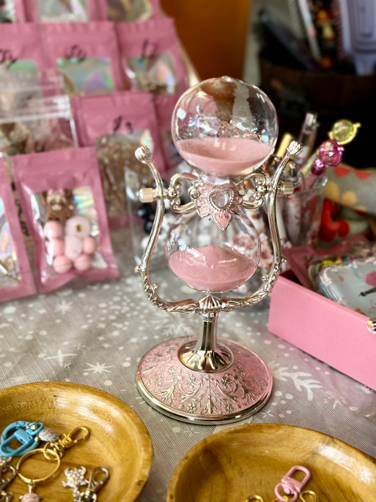 Enamel and metal quarter hourglass