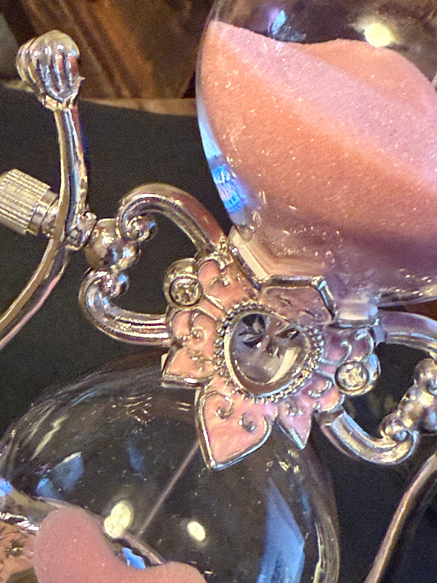 Enamel and metal quarter hourglass