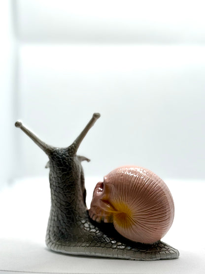 Sketchy Snail outdoor ornament Pink/Grey